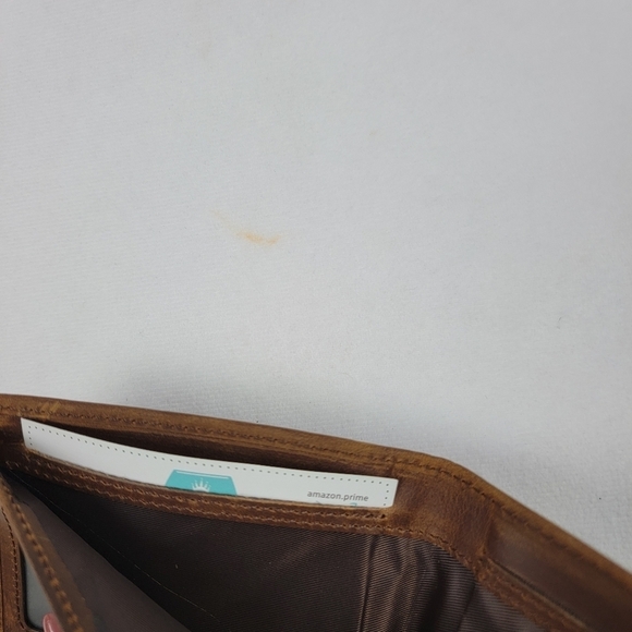 NWT distressed mens brown leather bifold wallet. 2 hidden card slots - Picture 5 of 6